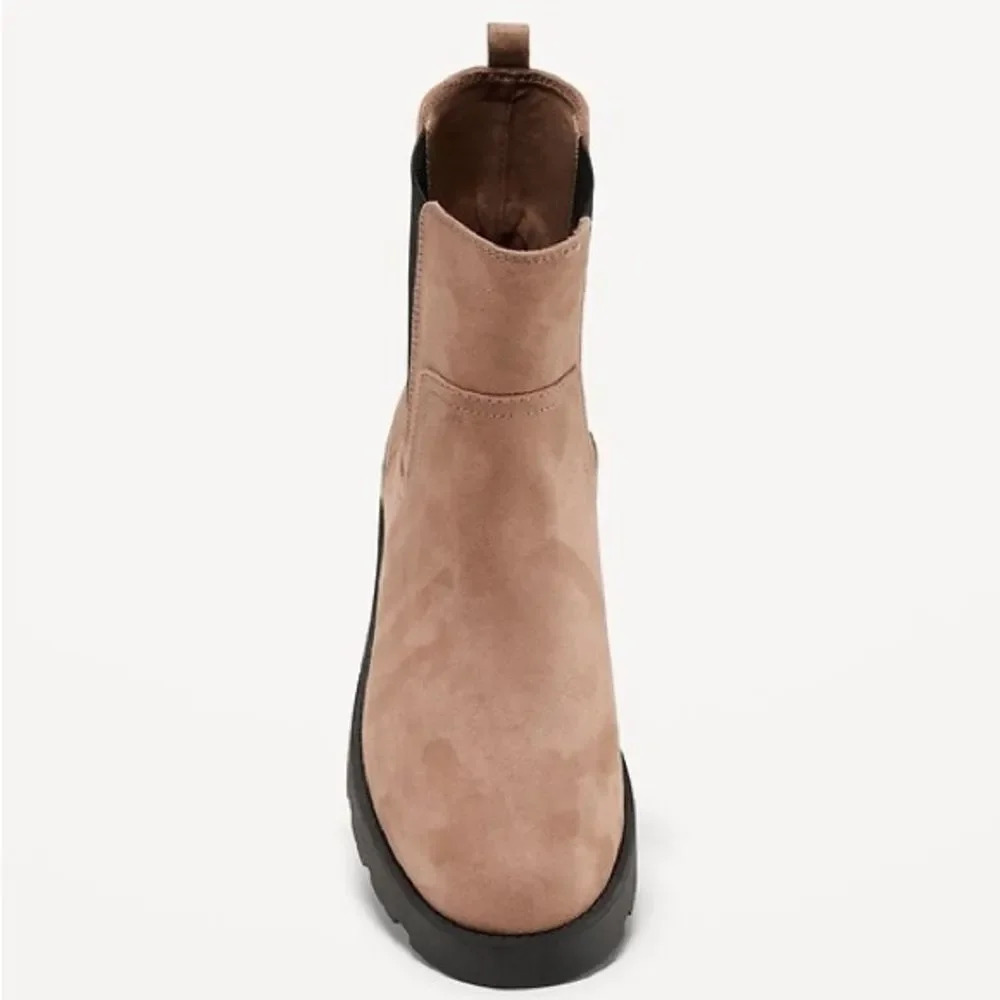 OLD NAVY Faux Leather Chelsea Boots in Taupe‎ - Picture 2 of 11